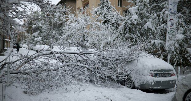 Silné sněhové bouře bičují jihovýchod Evropy: Dva mrtví v Bulharsku a zavřené silnice