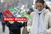 Studený vzduch ze severu a další sněžení! V části Česka napadne až 25 cm, sledujte radar Blesku