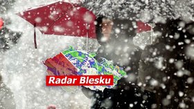 Na Šumavě napadne až 20 cm sněhu. A v Čechách udeří silný vichr, sledujte radar Blesku