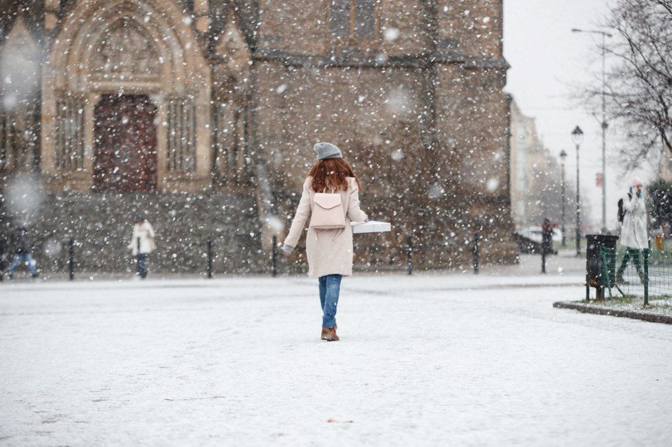 Podle Českého hydrometeorologického ústavu (ČHMÚ) se budou teploty pohybovat mezi -1 až 3°C, na horách až -4°C