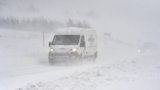 Sníh komplikuje dopravu v Česku: Pozor na ledovku, vítr a sněhové jazyky