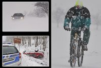 Sněhová kalamita v Česku: Stovky nehod, dva mrtví