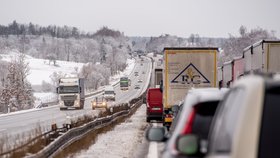 Podle Českého hydrometeorologického ústavu (ČHMÚ) se budou teploty pohybovat mezi -1 až 3°C, na horách až -4°C.