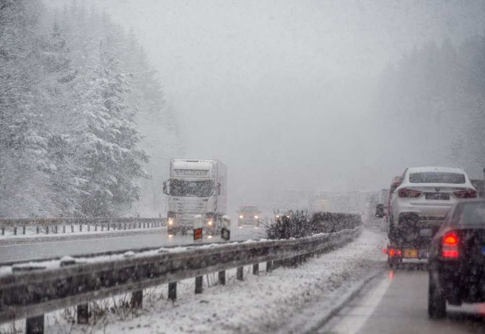 Podle Českého hydrometeorologického ústavu (ČHMÚ) se budou teploty pohybovat mezi -1 až 3°C, na horách až -4°C