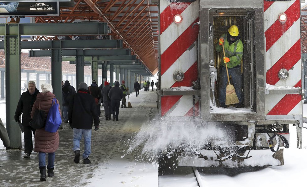 Hned několik amerických metropolí bojuje s přívaly sněhu