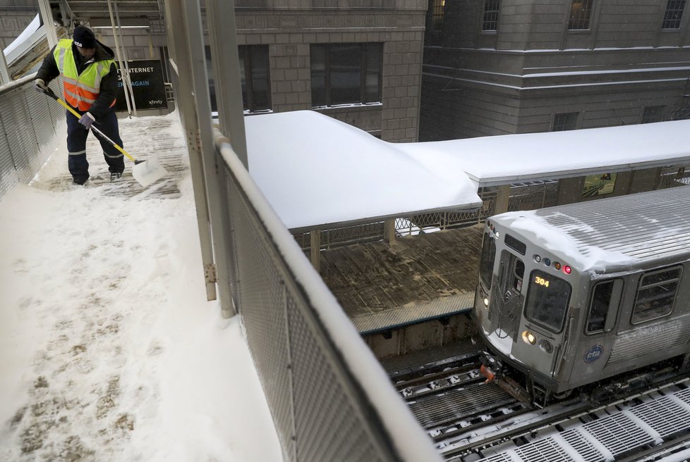 Hned několik amerických metropolí bojuje s přívaly sněhu