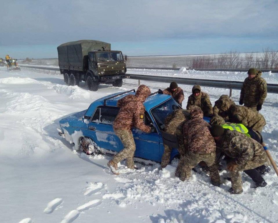 Komplikace kvůli sněžení na Ukrajině (28. 11. 2023)