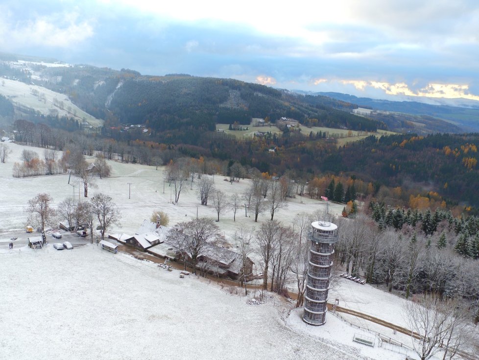 Někde déšť, někde sníh. Takové počasí bude o víkendu v Česku.