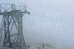 Na Sněžce od neděle mrzne. Nejvyšší horu Česka zahalila mlha a zem přikryl sníh s deštěm.