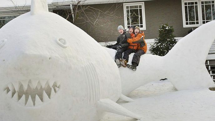 Úžasné sochy ze sněhu mají na svědomí tři bratři z Minnesoty!