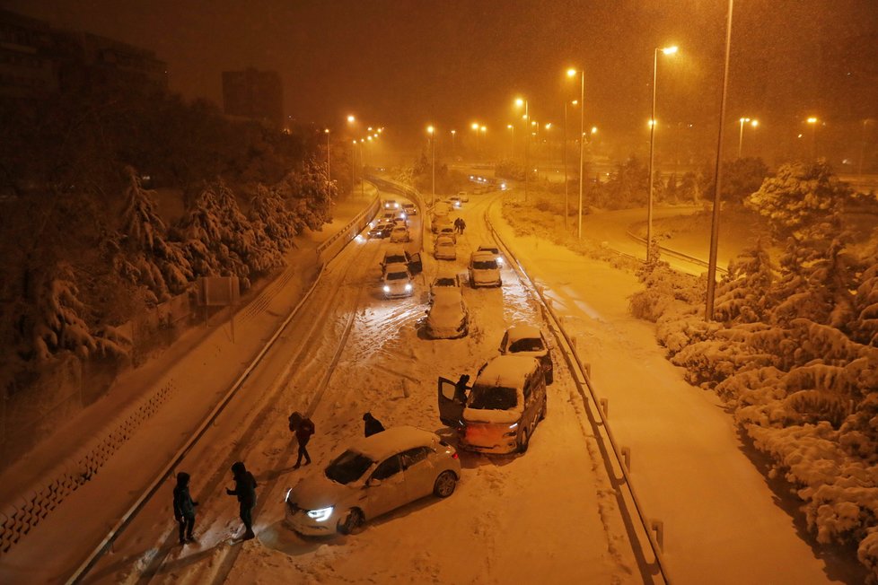 Ve Španělsku nasněžilo, sněhová bouře způsobila chaos (9.1.2021)