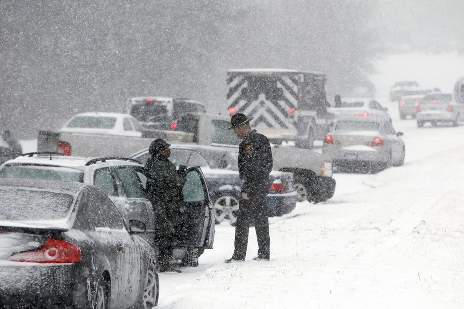 Sníh vyvolal kolaps v dopravě v několika státech
