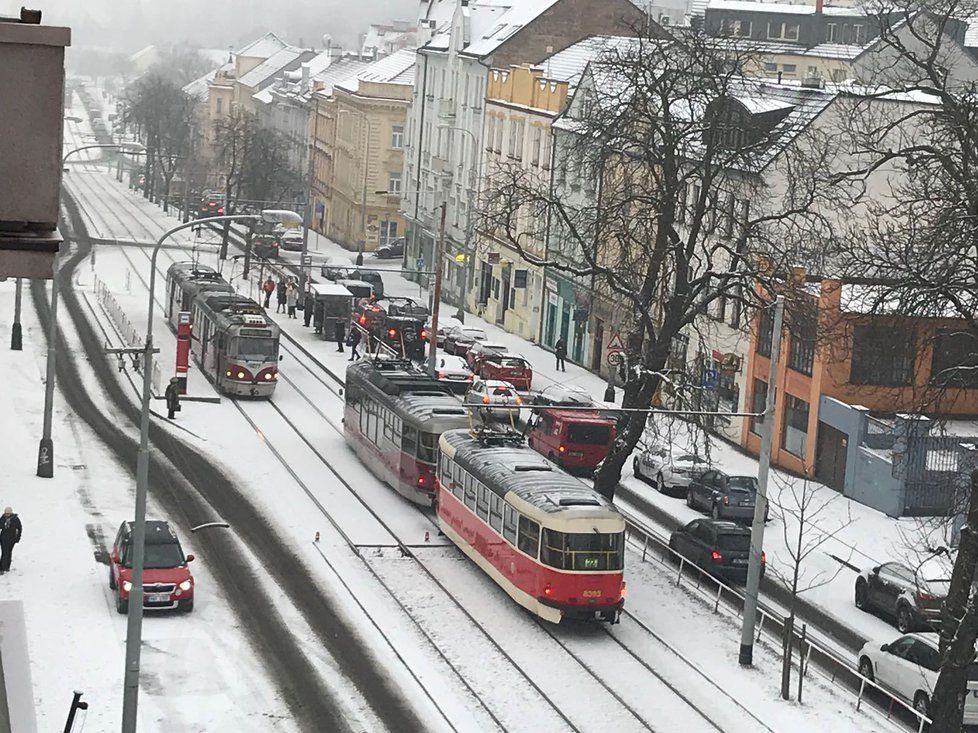 Většina hlavních tahů Českem je průjezdná, výjimkou jsou některé úseky na východě republiky, které jsou uzavřené kvůli popadaným stromům