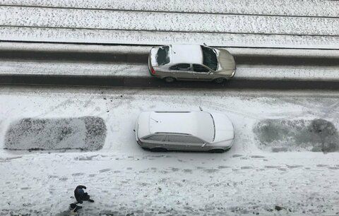 Konečně lednové počasí v Praze: Sníh a teploty pod nulou. Pozor na náledí!