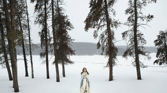 (Ne)barva roku 2026: Jak se Cloud Dancer propíše do líčení očí i rtů? (Ne)barva roku 2026: Jak se Cloud Dancer propíše do líčení očí i rtů?