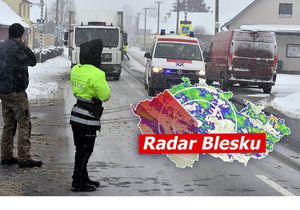 Dopravu na českých silnicích komplikuje rozbředlý sníh, sněžit má opět