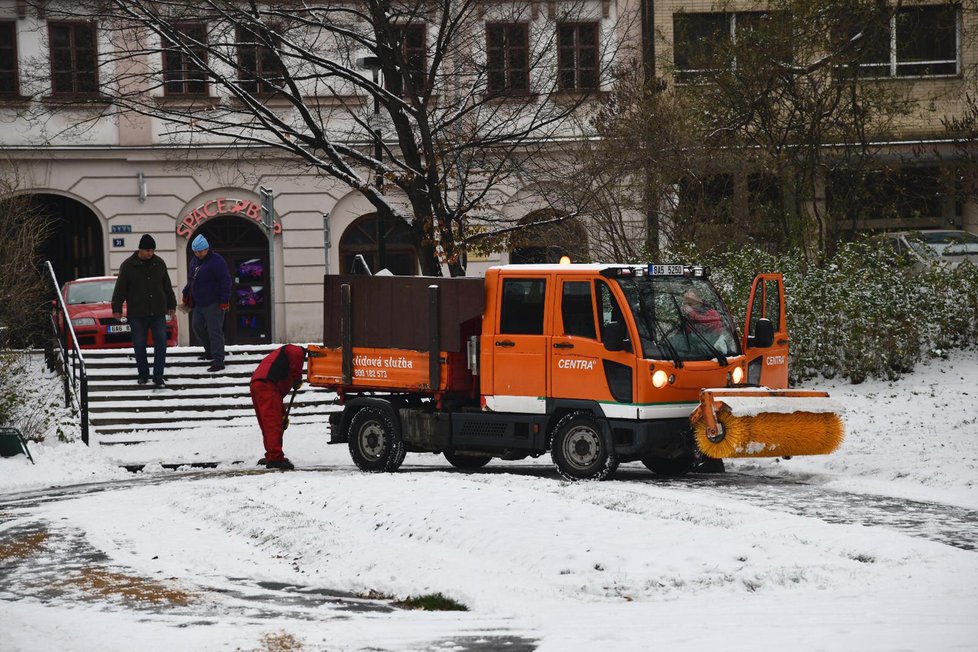 Prahu zasypal sníh. 1. 12. 2018.