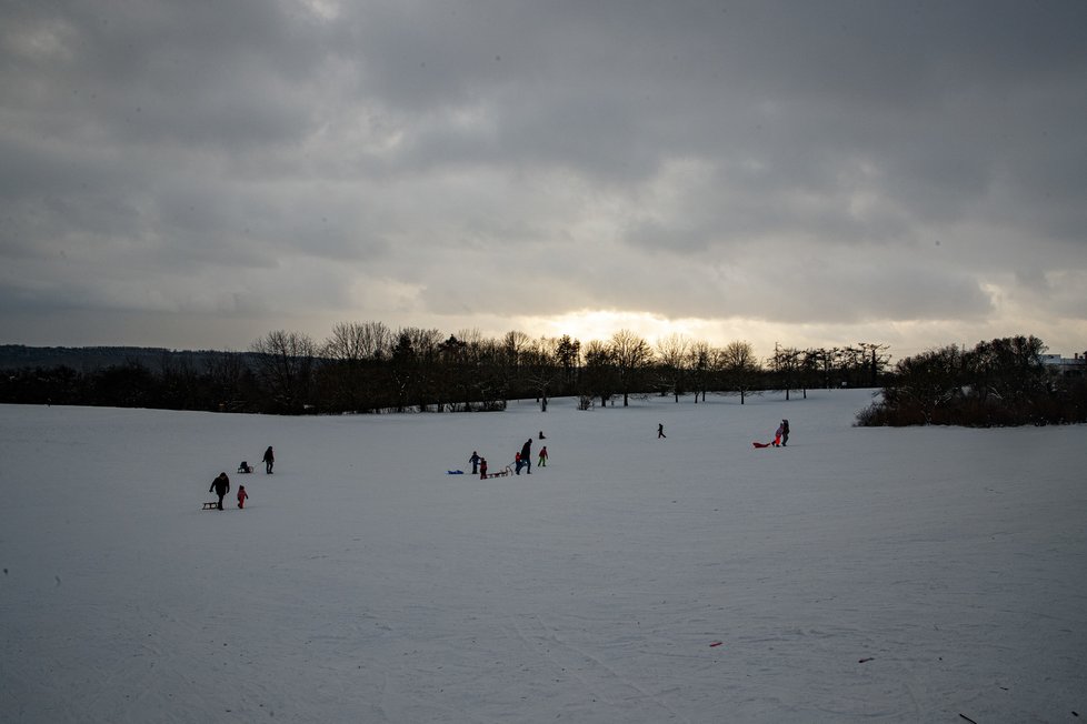 Oblíbeným místem mnoha Pražanů, co se zimních sportů týče, je Ladronka a její okolí.