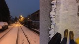 Česká města pokryl první sníh. Pozor na komplikace cestou do práce