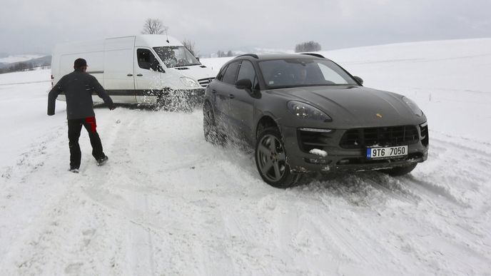 Sníh komplikuje dopravu