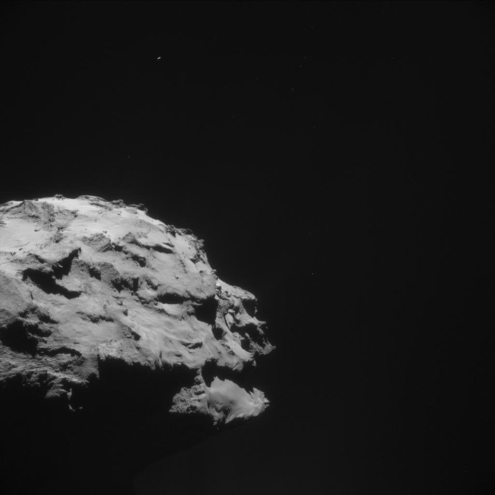 Snímky komety Čurjumov-Gerasimenko, které odeslala sonda Rosetta, 16.2.2015.