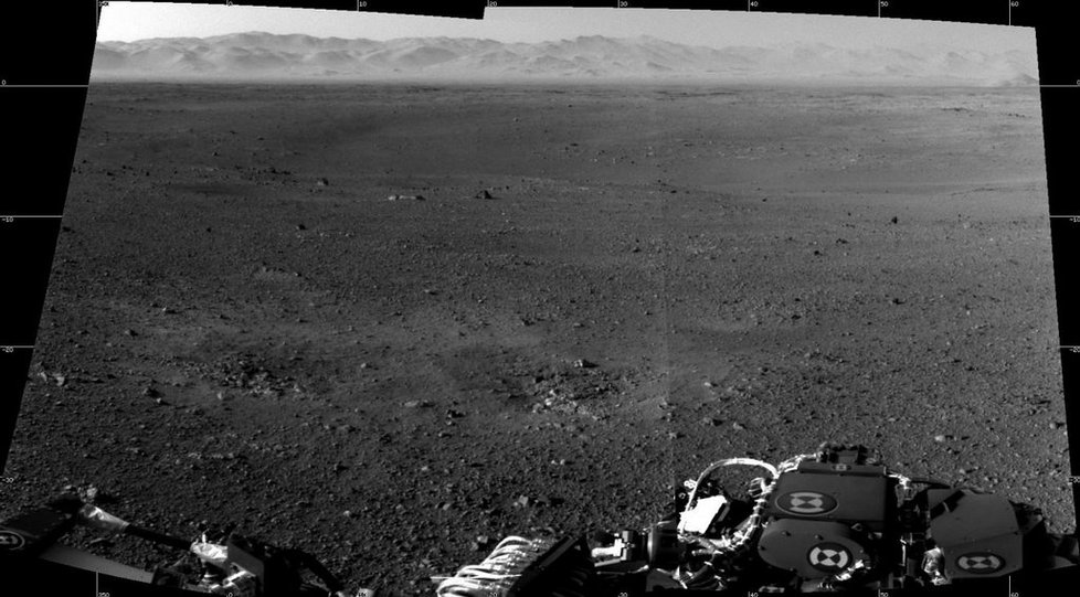 Snímky povrchu a hornin Marsu pořízené sondou Curiosity (Foto: Profimedia.cz)