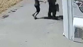 Z místa činu následně utekl, senior později kvůli utrženým zraněním zemřel