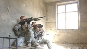 Snipeři jsou elitní vojáci, kteří jsou schopní střílet z extrémních vzdáleností.