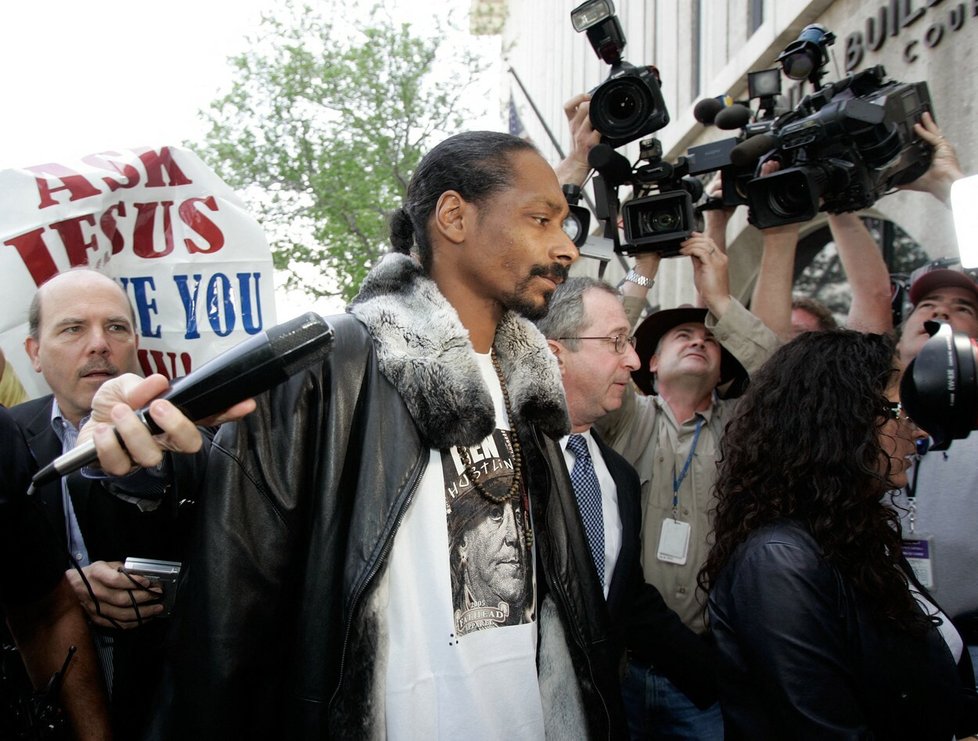 Snoop Dogg u soudu kvůli nedovolenému držení zbraně a držení marihuany