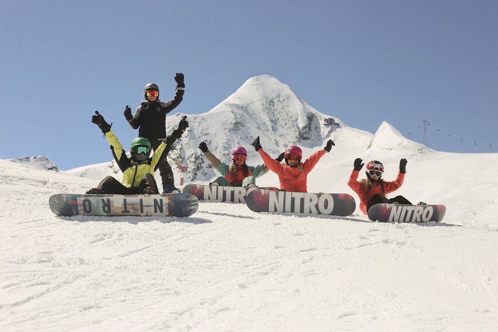 Začít se snowboardem může dítě už od tří let, respektive v momentě, kdy měří alespoň metr.