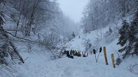 Horská služba zachraňuje život snowboardisty Pauloviče. Marně.