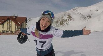 Šílený důvod pro sebevraždu britské snowboardistky (†18)? Uletělo jí letadlo!