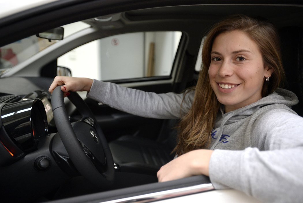 Zlatá olympionička Eva Samková draží na Blesk.cz své auto. Získejte ho právě vy!