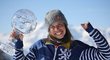 Eva Samková s křišťálovým glóbem pro vítězku Světového poháru