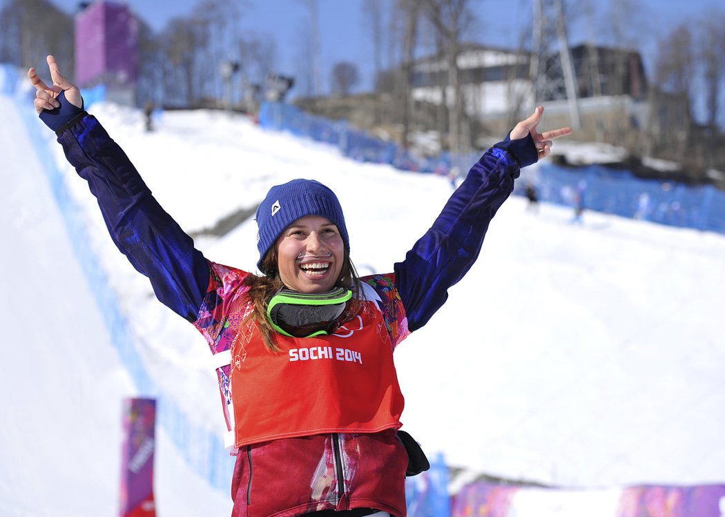 Zlato je moje! Eva Samková se v cíli raduje z nejcennější olympijské medaile.