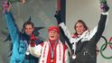 Ueli Kestenholz mezi medailisty z olympiády v Naganu (vpravo)