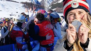 Stříbrná máma Adamczyková slavila s rodinou: Syn měl malý knírek. Kam ho manžel odložil? Stříbrná máma Adamczyková slavila s rodinou: Syn měl malý knírek. Kam ho manžel odložil?