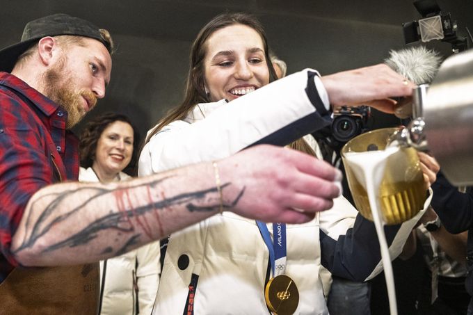 Zlatá Maděrová zpátky v Česku: Medaile je pro všechny, hlavně pro děti. Co dál po ZOH? Zlatá Maděrová zpátky v Česku: Medaile je pro všechny, hlavně pro děti. Co dál po ZOH?