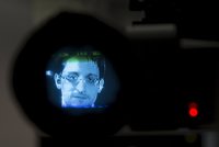 Apple, Twitter a Snowden se čertí: USA usilují o osobní data lidí na webu