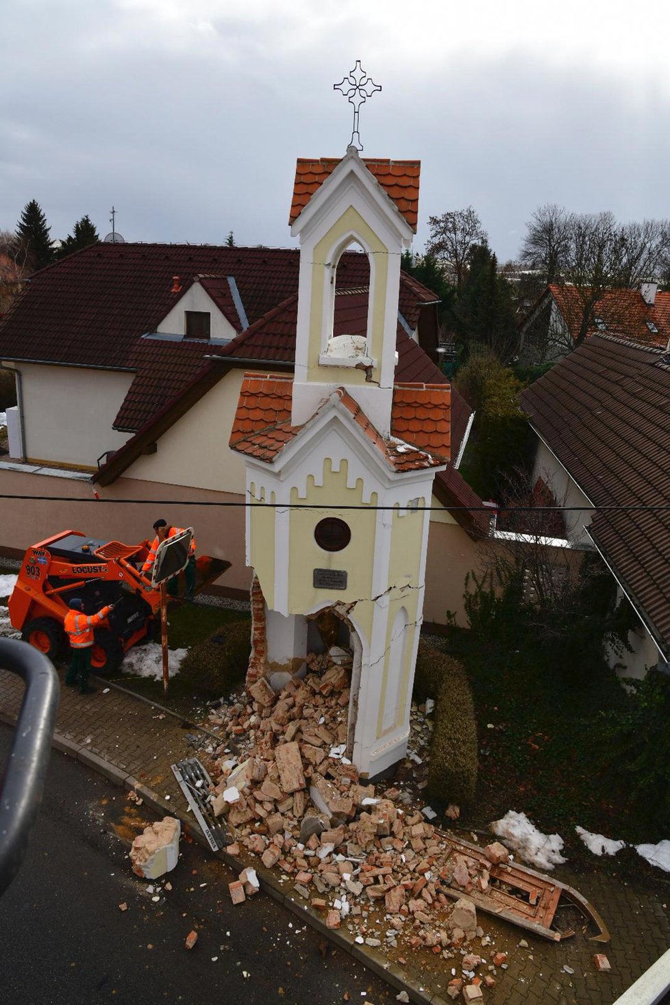 Kamion zdemoloval 12- února 2019 v Sobíně památkově chráněnou kapličku.