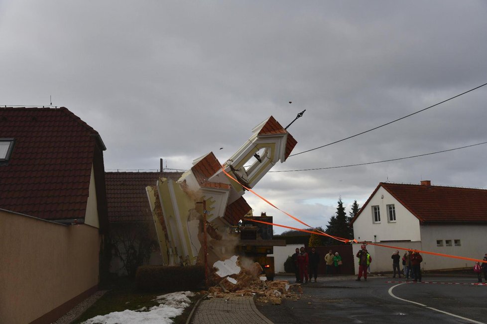 Kapličku v Sobíně zničil 12. února náklaďák, museli ji strhnout.