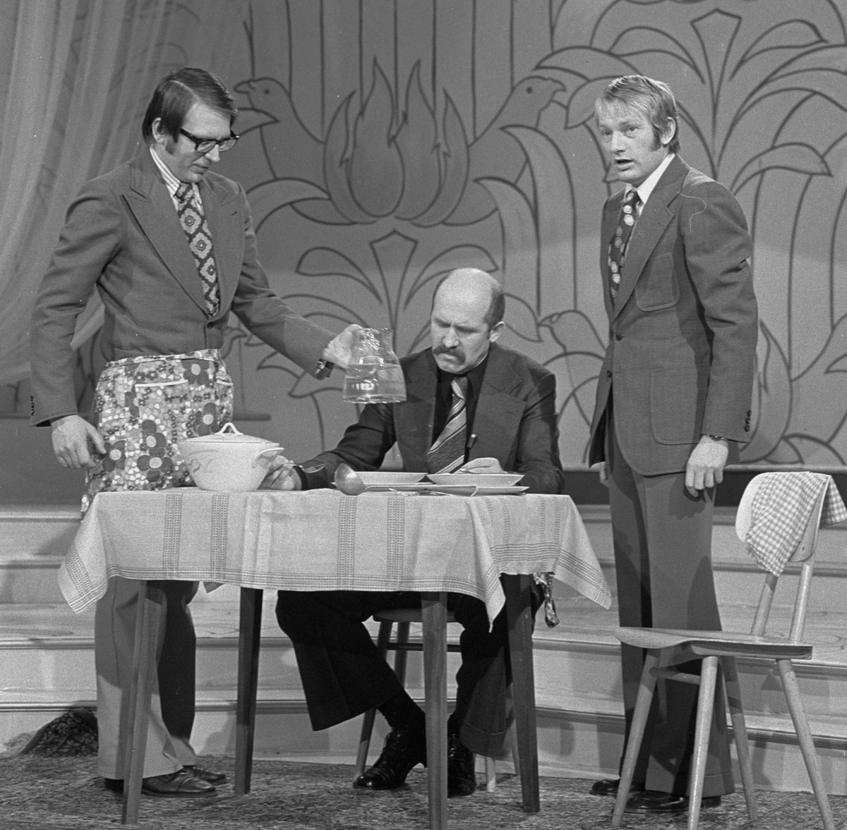 S Miroslavem Šimkem a Petrem Nárožným v televizním Silvestru z roku 1975.