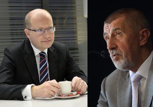 Premiér Bohuslav Sobotka (ČSSD, vlevo) a vicepremiér Andrej Babiš (ANO) jsou teď na kordy.