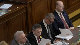 Sobotka s Babišem na mimořádné schůzi Sněmovny nepromluvil ani slovo. Stejně jako ministři Zaorálek a Chovanec.