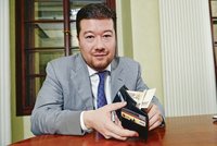 Okamura: Cizincům bez práce vezměte sociální dávky! A dejte peníze na odjezd