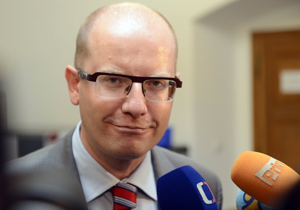 Bohuslav Sobotka tvrdí, že jeho poslanci nevěděli, o čem hlasují.