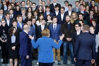 „Buďme k pomalejším státům shovívaví.“ Sobotka s Merkelovou hájili u studentů EU