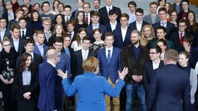 Premiér Bohuslav Sobotka, německá kancléřka Angela Merkelová a slovenský premiér Robert Fico na debatě se studenty v Berlíně