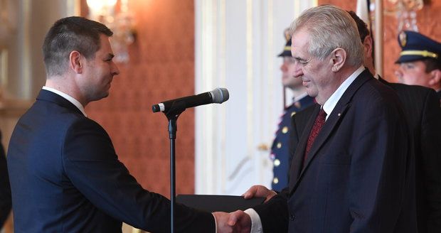 Vláda má půl roku před koncem nového ministra: Zeman jmenoval Havlíčka