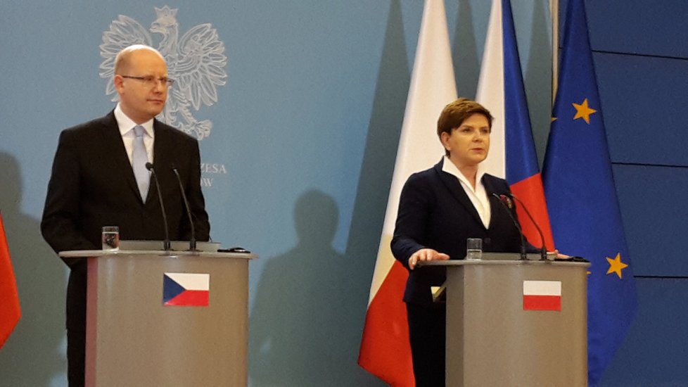 Premiér Sobotka (ČSSD) sháněl v Polsku podporu proti &#34;novým kvótám na uprchlíky&#34;. U předsedkyně polské vlády uspěl.